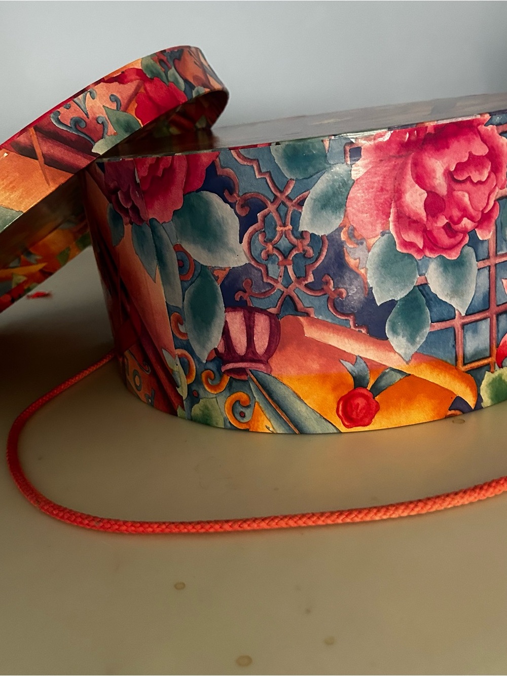 Floral hat box 15in x 7in vintage